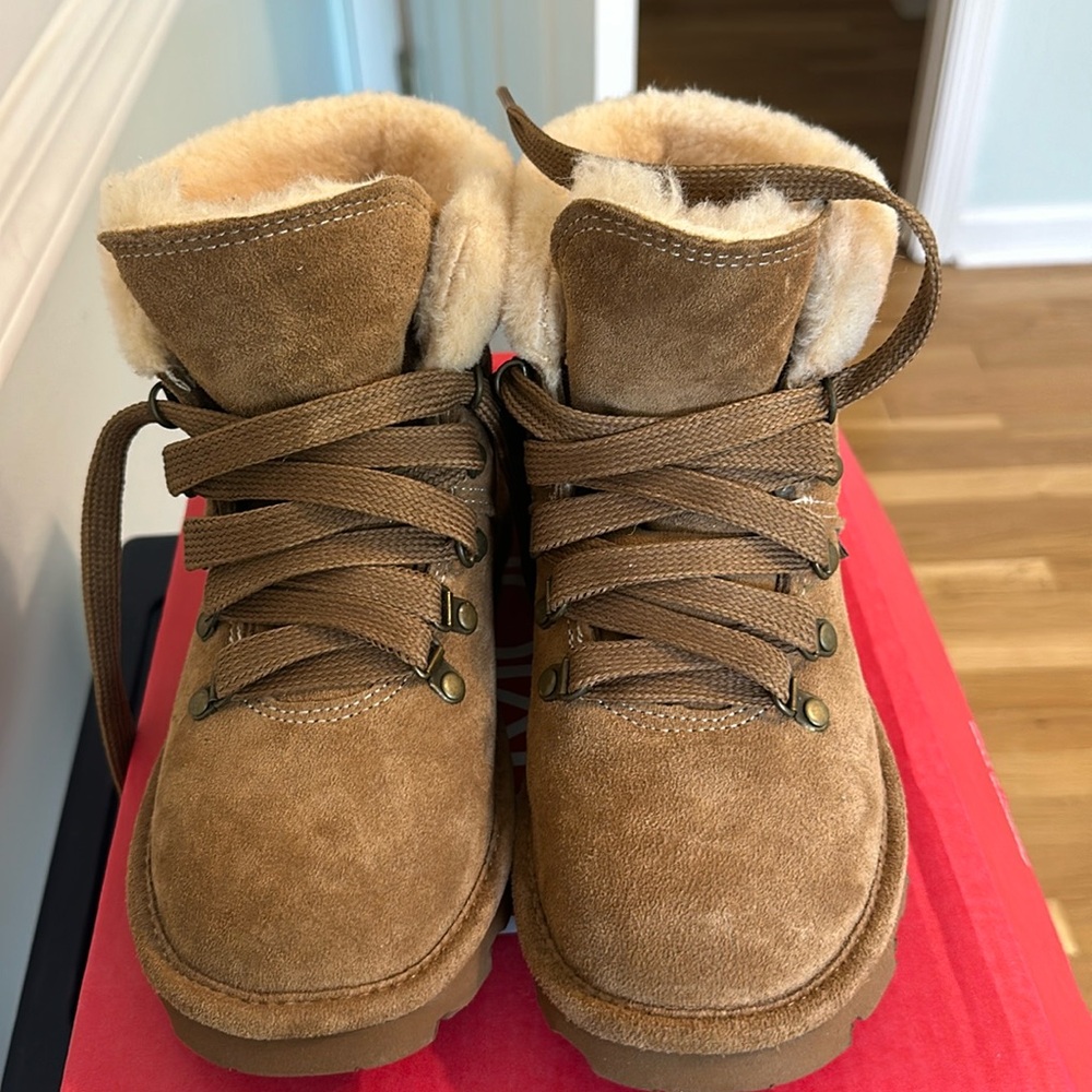 Brand New, never w BearPaw, fur lined, lace up boots. Hickory color.